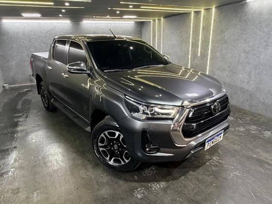 TOYOTA HILUX 2.8 D-4D TURBO DIESEL CD SRX 4X4 AUTOMÁTICO